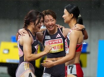 0.03秒差の明暗…“史上最高レベル”日本選手権でハードル女王・福部真子（28歳）と2位・田中佑美（25歳）が語った「ライバルたちとの絆」＜Number Web＞ photograph by Satoshi Wada