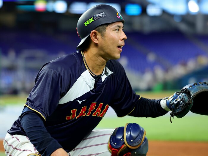 「なんか、燃えてますね」侍ジャパン敗戦から3日後、オリックス若月健矢30歳が語ったWBCの本音…戦友・阪神坂本と笑顔のグータッチ「僕もアップデートしないと」＜Number Web＞ photograph by Kelly Gavin/WBCI/MLB Photos via Getty Images
