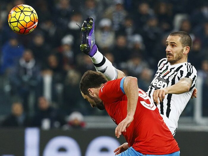 欧州で最も守備が堅いのはユーベ？ブッフォンも脱帽するDF陣の大奮闘。＜Number Web＞ photograph by AFLO