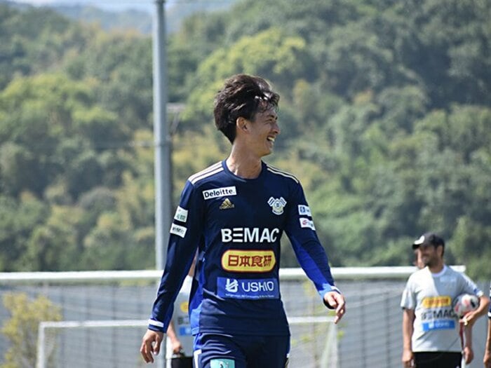 元教師で今はJリーガー兼営業マン。異色の経歴、FC今治・中野圭に聞く。＜Number Web＞ photograph by FC Imabari