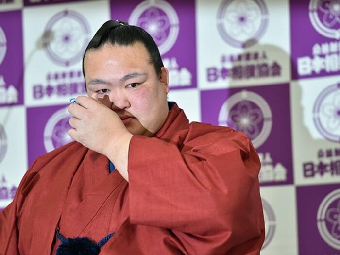 稀勢の里を横綱まで導いた「考えていい、悩んでいい」。＜Number Web＞ photograph by Takashi Shimizu
