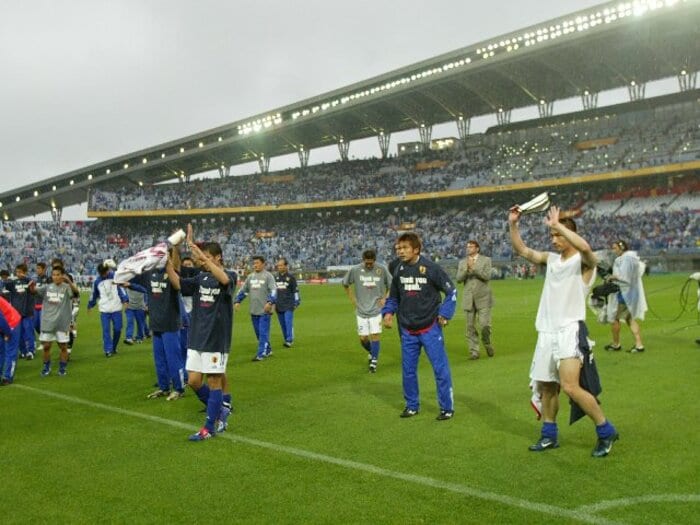 「這ってでもプレーすべきだった…」“W杯で戦えなかったキャプテン”森岡隆三が酔いつぶれた宮城の夜と「アメリカへの逃避行」<Number Web> photograph by JMPA