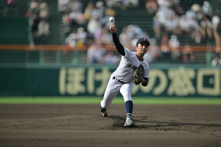 甲子園の準々決勝で慶応と対戦し、敗れた沖縄尚学・東恩納蒼 ©Hideki Sugiyama