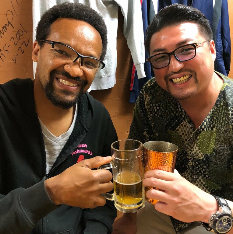 居酒屋「いきや」に集まるボクシング関係者たち（本人提供）