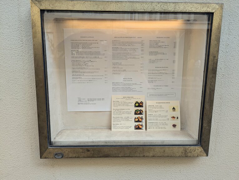 とらやパリ店のメニュー　©Yu Saito