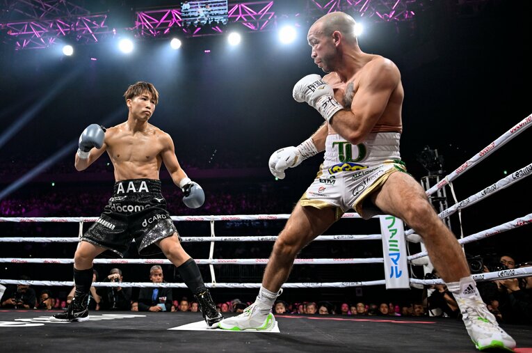 ドヘニーを7回TKOでくだした世界スーパーバンタム級4団体統一王者・井上尚弥。この一戦のポイントを元世界王者・飯田覚士氏が徹底解説した ／ photograph by Hiroaki Yamaguchi