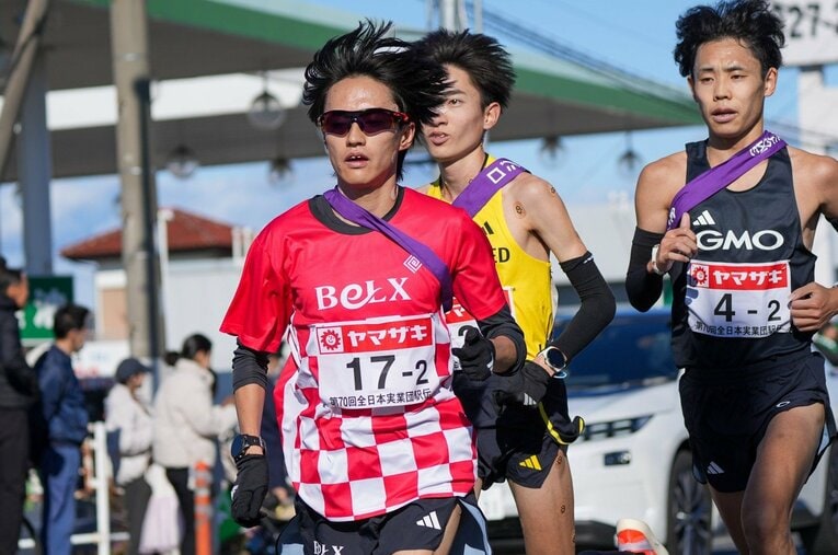 ニューイヤー駅伝のエース区間である2区で22人抜きを見せたサンベルクスの吉田響。箱根駅伝発のプロランナーたちが実業団の勢力図を書き換える？ ／ photograph by Satoshi Wada