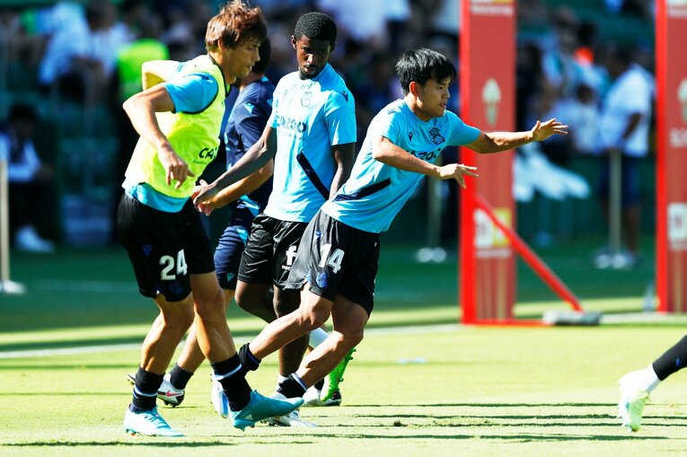 「久保建英が信頼され始めた」証拠かも…ソシエダサポの「Take,Take」に日本人カメラマンが感じた“海外組あるある”とは(4)