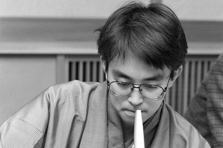 若き日の羽生善治 ／ photograph by Bungeishunju