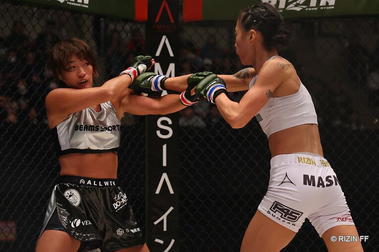 RENAvsシン・ユリ　©RIZIN FF
