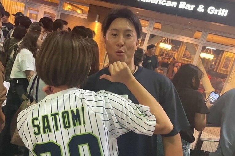 日通時代の古田島と妻・聡美さん／本人提供