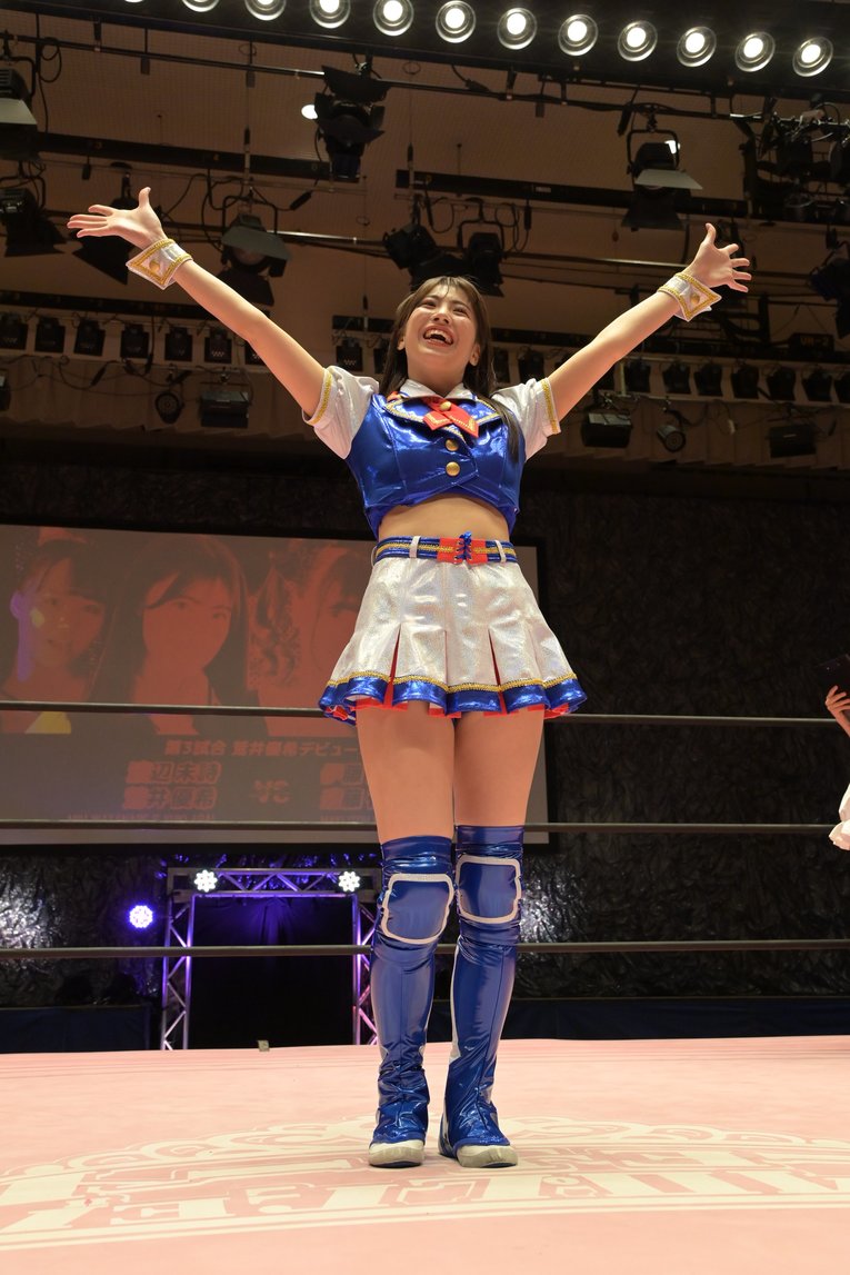 リングで笑顔を見せる荒井　提供：東京女子プロレス