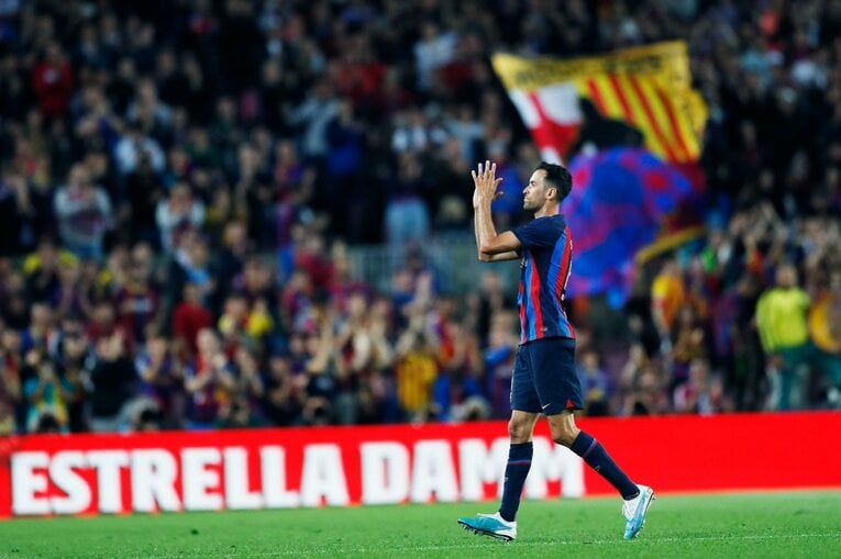 今季9点目！ 久保建英が凄まじい「バルサ撃破ドリブル、ブスケッツ退団・優勝セレモニーが同時に」カメラマンが見た“美しいカンプノウの夜”(43)