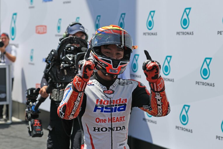 マレーシアGPのパルクフェルメで勝利を喜ぶ古里太陽　©Satoshi Endo