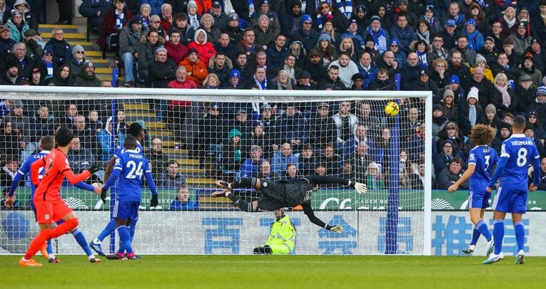 第21節のレスター戦、三笘薫のプレミアリーグ今季4点目（3枚目／全4枚）©Getty Images