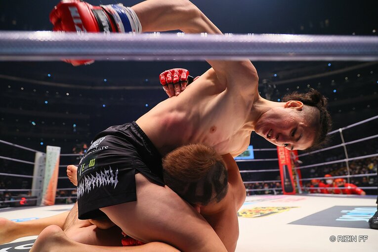 準決勝　扇久保博正vs井上直樹　©RIZIN FF