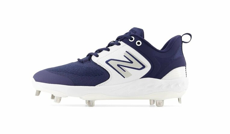 「草野球では大人気」だというニューバランスの野球スパイク（ニューバランスHPより）