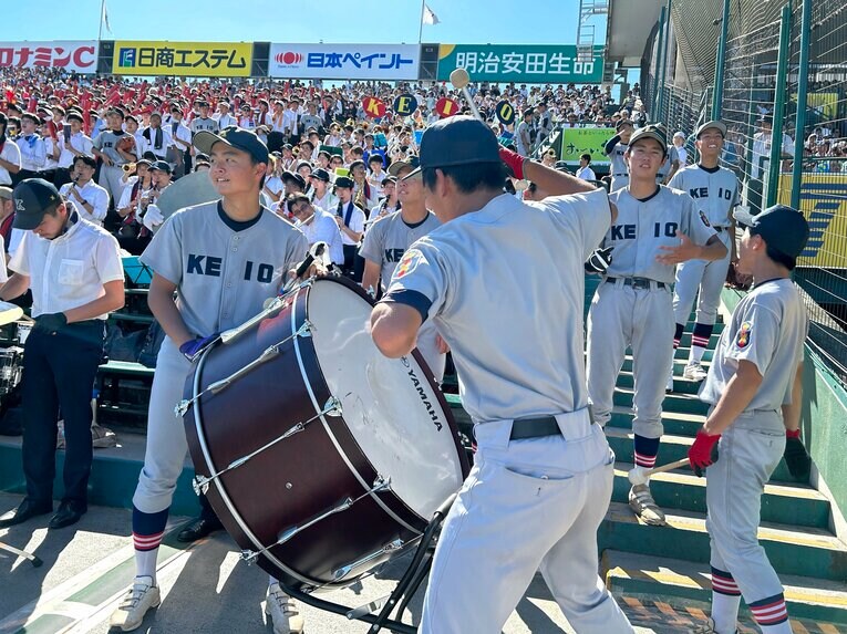 話題の「慶応アルプス」の様子 ©Yukiko Umetsu