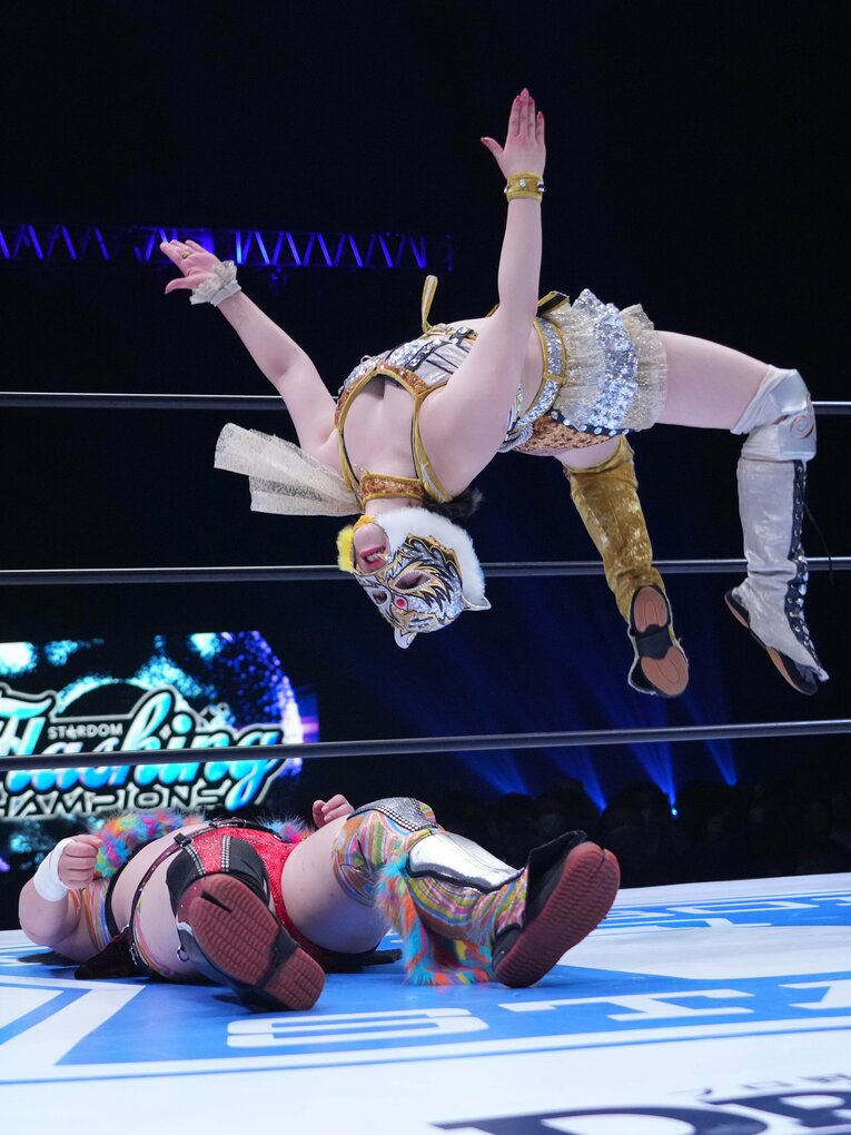 その場跳びのムーンサルトプレスなど、鮮やかな動きは常に変わらず　©Essei Hara