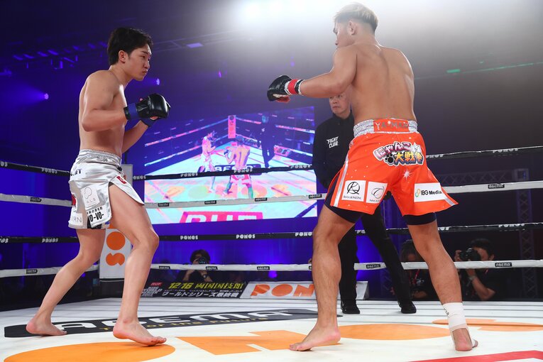 YA-MAN vs.朝倉未来　©RISE CREATION