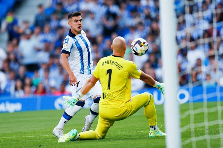 久保建英22歳誕生日に「タケはアイドル」日本語ボードの子供、メッシっぽい新ユニ姿やソシエダ主将との別れ…カメラマンが見た“幸せな最終節”(20)