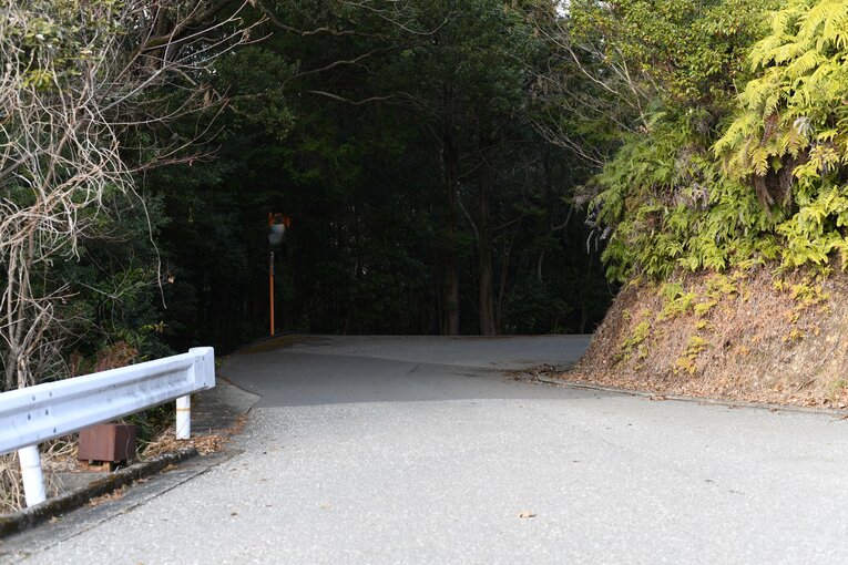 明徳義塾グラウンドへ続く山道 ©Kota Inoue