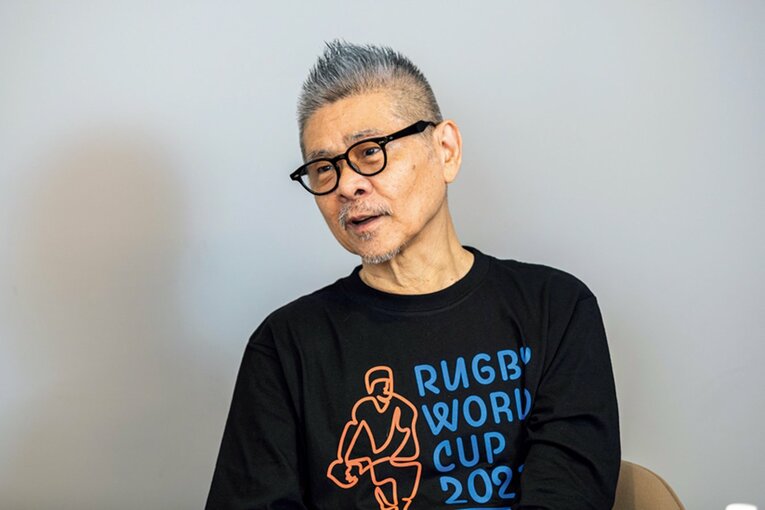 糸井重里／1948年11月10日、群馬県生まれ。コピーライター。WEBサイト「ほぼ日刊イトイ新聞」をつくり、オリジナルグッズ等も販売している「ほぼ日」代表取締役。著書も多数。'15年南ア戦を偶然TVで観戦して、ラグビーファンになる。ラグビー日本代表応援サポーター2023  ©Takuya Sugiyama