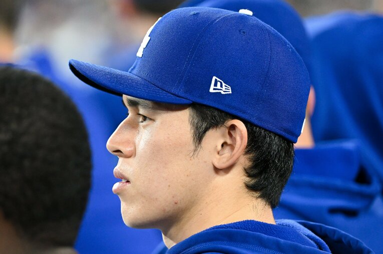 現在は右肩の故障で戦線を離脱しているドジャースの佐々木朗希。シーズン前は「大型ルーキー」に期待が集まったが、周囲のコメントにも少しずつ変化が ／ photograph by Getty Images