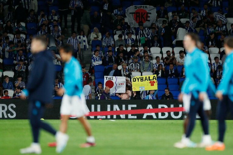 久保建英がELで味わった「先発落ち→敗退」での怒り・悲しみを撮った「タケ！と不調ソシエダサポが期待したが…」〈代表合流前にゴール〉(4)