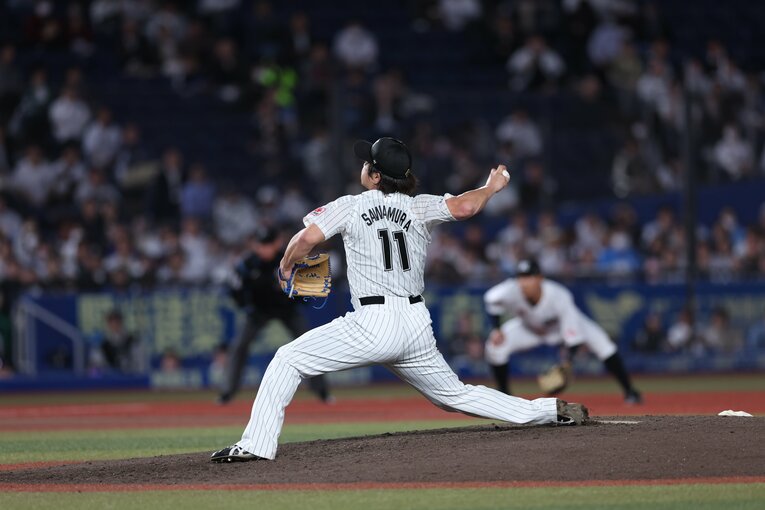 気迫溢れる投球を見せた　©︎Chiba Lotte Marines