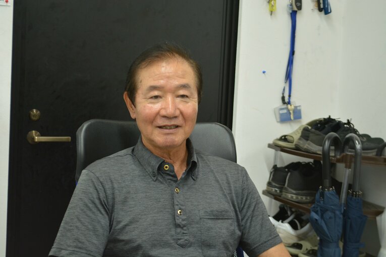 エナジックスポーツ高等学院野球部の神谷嘉宗監督（70歳） ©Takarin Matsunaga