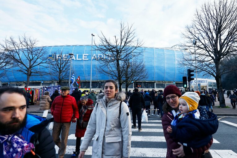 「TAKEユニの日本人ファンが増えた気が」久保建英MOMも“代えが利かない状態”を現地撮影…ソシエダは狂う歯車を直せるか(3)