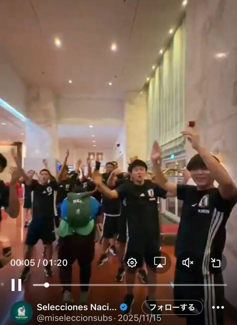 世界で話題…U-17日本代表とメキシコ“仲良しすぎ”シーン（写真はまだまだ続きます）　※メキシコサッカー連盟公式「X」のスクリーンショット