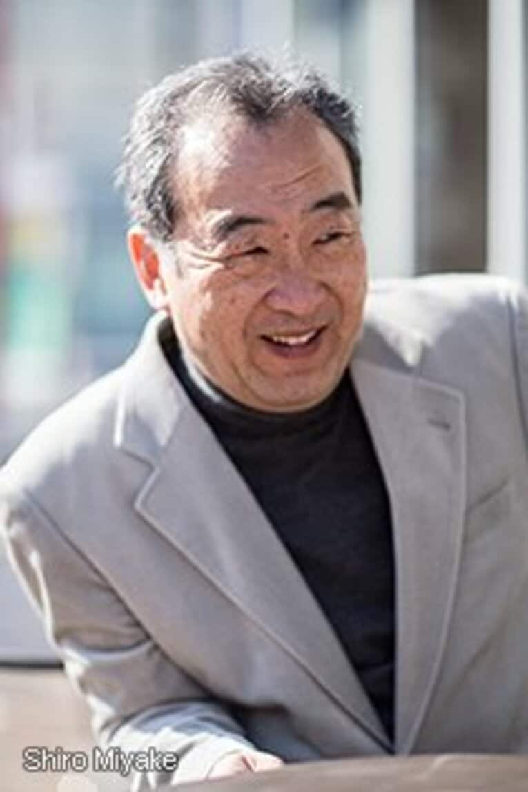 山本浩　Hiroshi Yamamoto
元NHKエグゼクティブアナウンサー。退局した後は法政大学スポーツ健康学部教授に就任。
「私の言葉が視聴者の皆さんに届いたとすれば、それはきっと誰もが空腹の時代だったからでしょうね。私も空腹でした。日本代表の勝利に飢えていましたから」