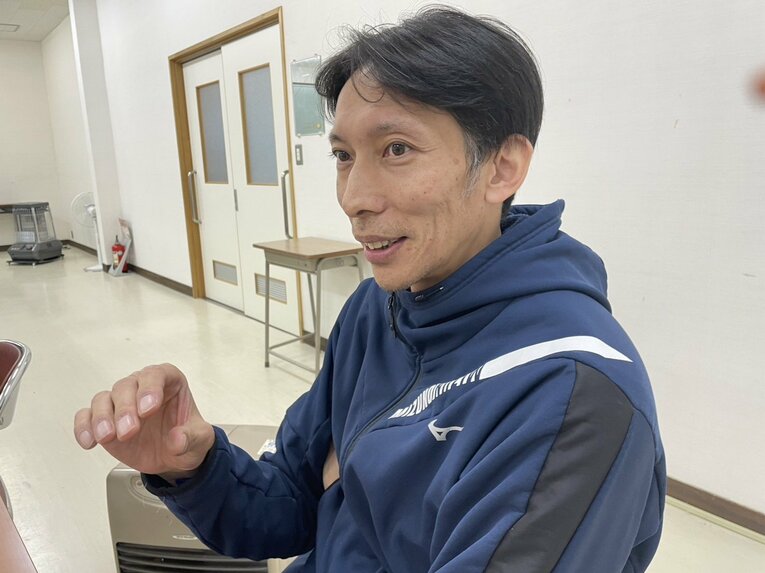 少し照れながらも息子の成長を喜ぶ松本慶彦（筆者撮影）