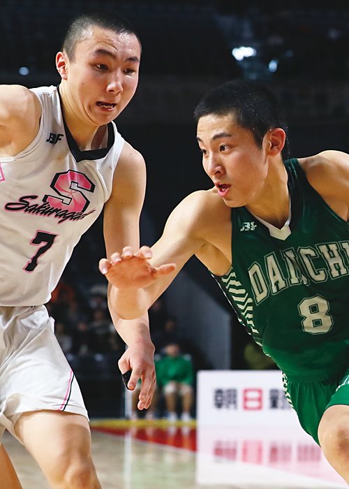 2018年12月28日に行われたウインターカップ準決勝。3年生の富永（左）と2年生の河村は会場のバスケファンを魅了した