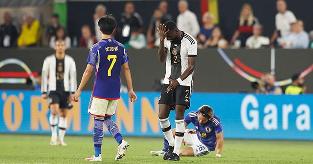 屈辱の惨敗→監督解任劇「また布陣変更に問題を抱えた」ドイツに欠いて、日本代表が持っていたもの…名手キミッヒ「僕たちは“自信”を」（ミムラユウスケ）