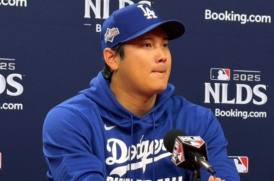 「チーズステーキ美味しいな」大谷翔平のユーモアに敵地メディア大ウケ→「今まで食べた中で一番だ」ロハスが差し入れ神対応…ドジャースPS裏話＜Number Web＞ photograph by Naoyuki Yanagihara