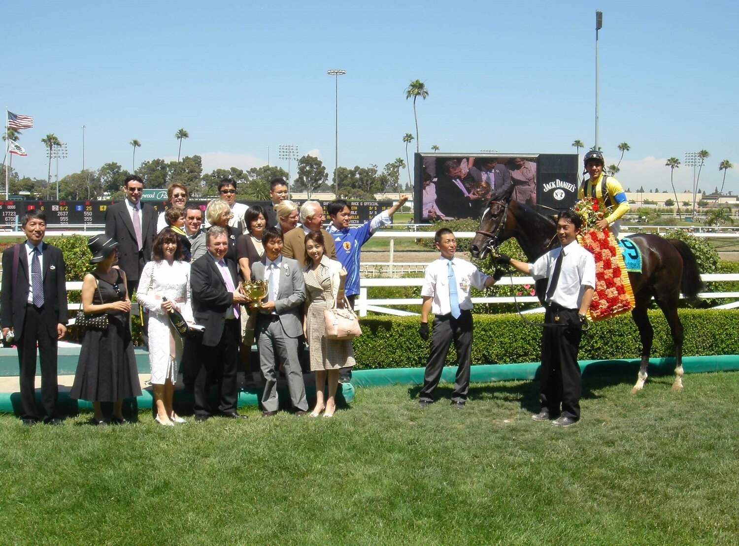 キャッシュコールマイルの口取りに藤沢師の姿はない(米国では撮影後に後検量のため騎手が騎乗している) ©Satoshi Hiramatsu