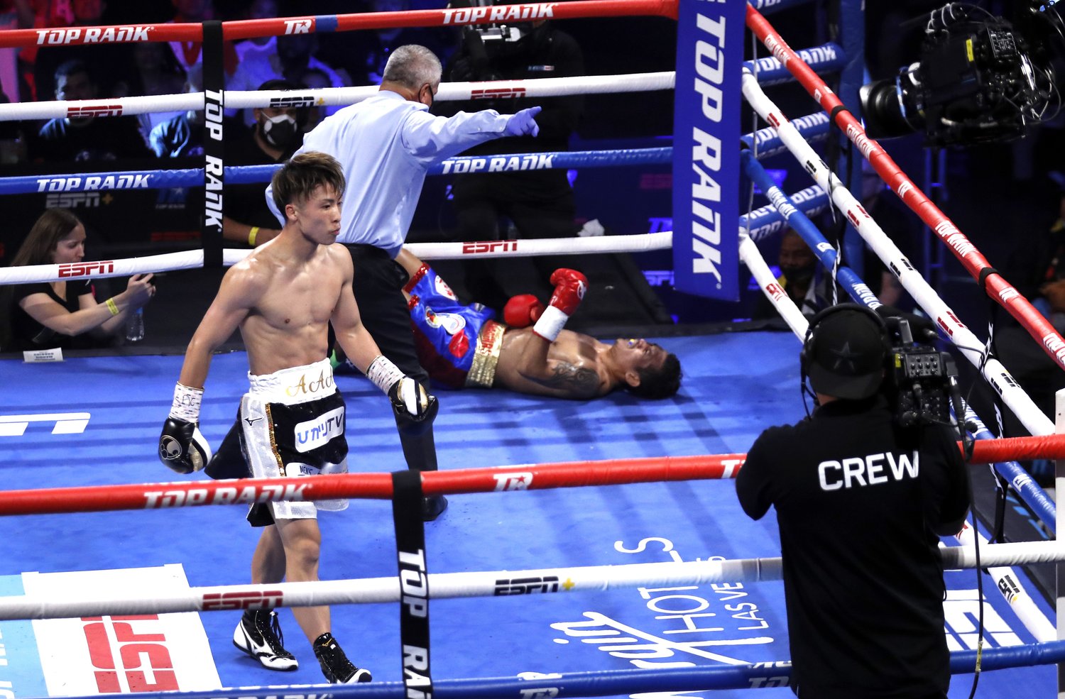 睡眠不足でも問題なし。3回2分45秒TKO勝ちでダスマリナスを一蹴した　©Getty Images