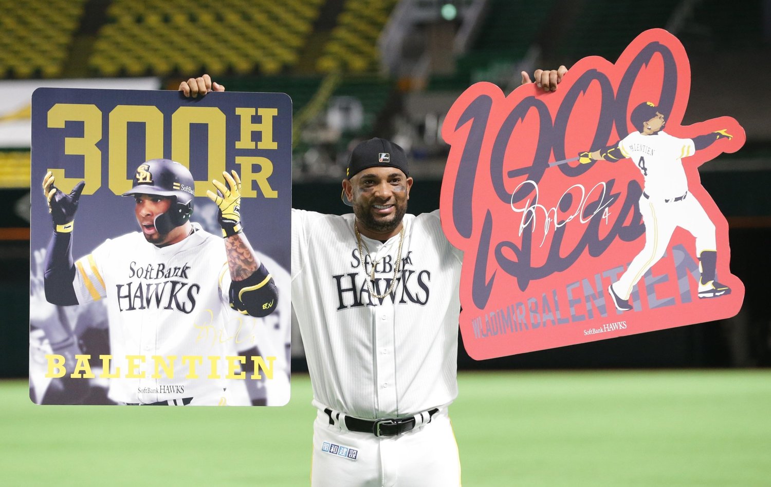 6月13日の対ヤクルト戦。バレンティンは5回に放ったソロ本塁打で、通算300号と通算1000安打を同時に達成した ©Sankei Shimbun