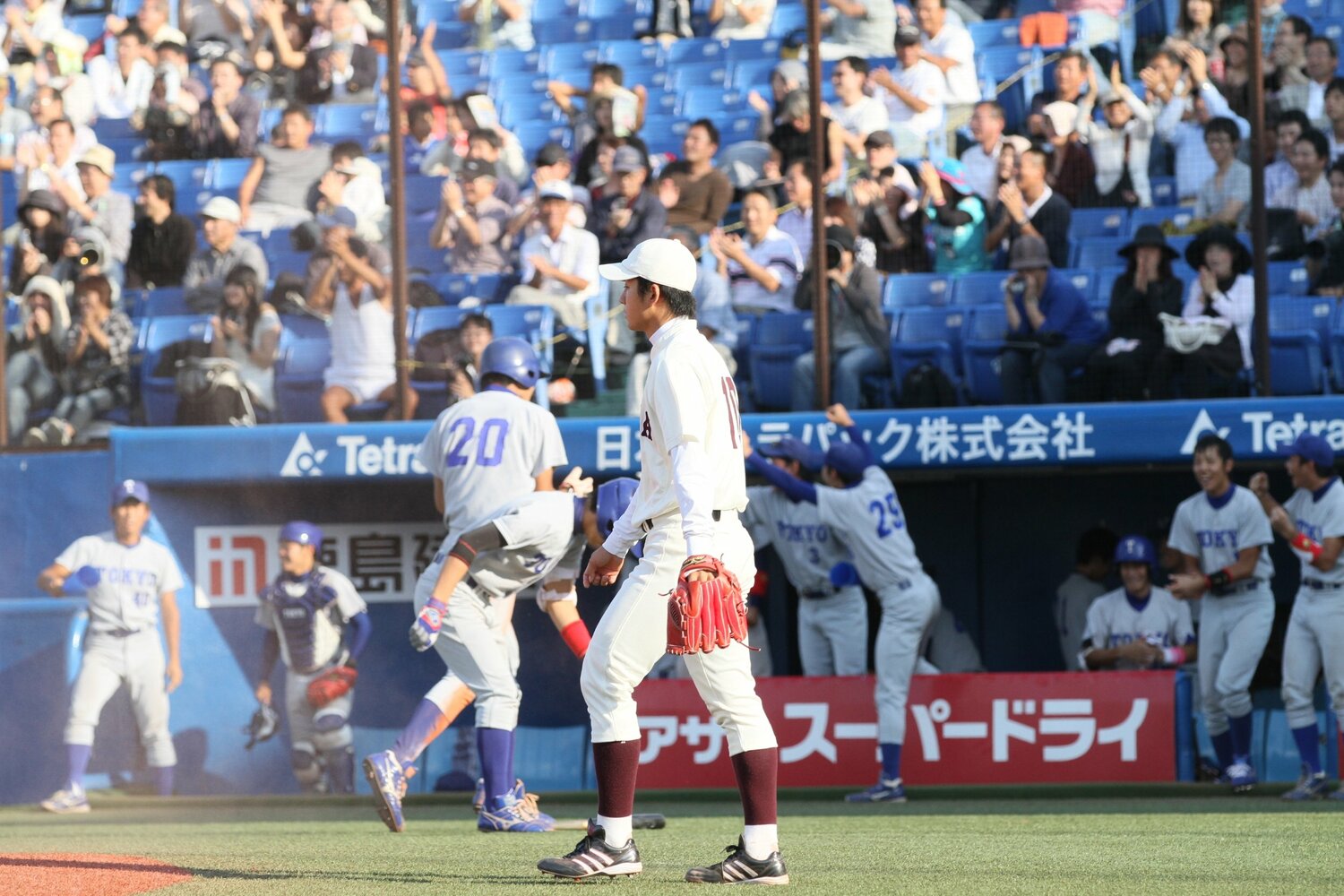 2010年10月2日、東京六大学リーグ・早大戦。先発の斎藤佑樹から7回3得点。4-2で勝利した東大　©Sankei Shimbun