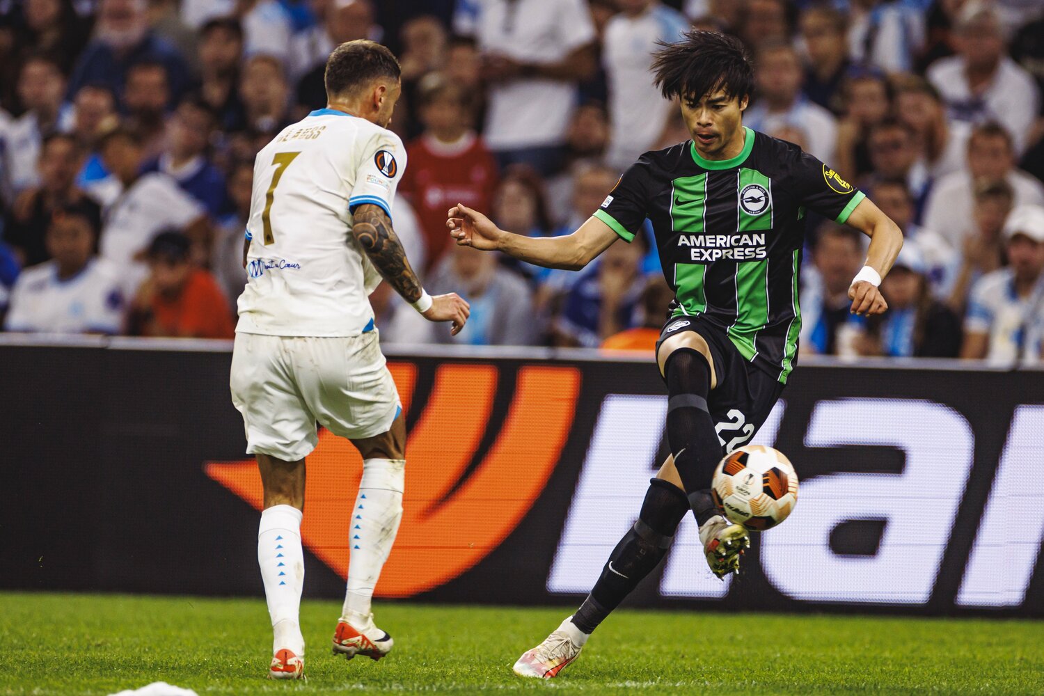 三笘はブライトンでプレミア、ELなどで欧州トップレベルの強豪と日々戦っている　©Kiichi Matsumoto