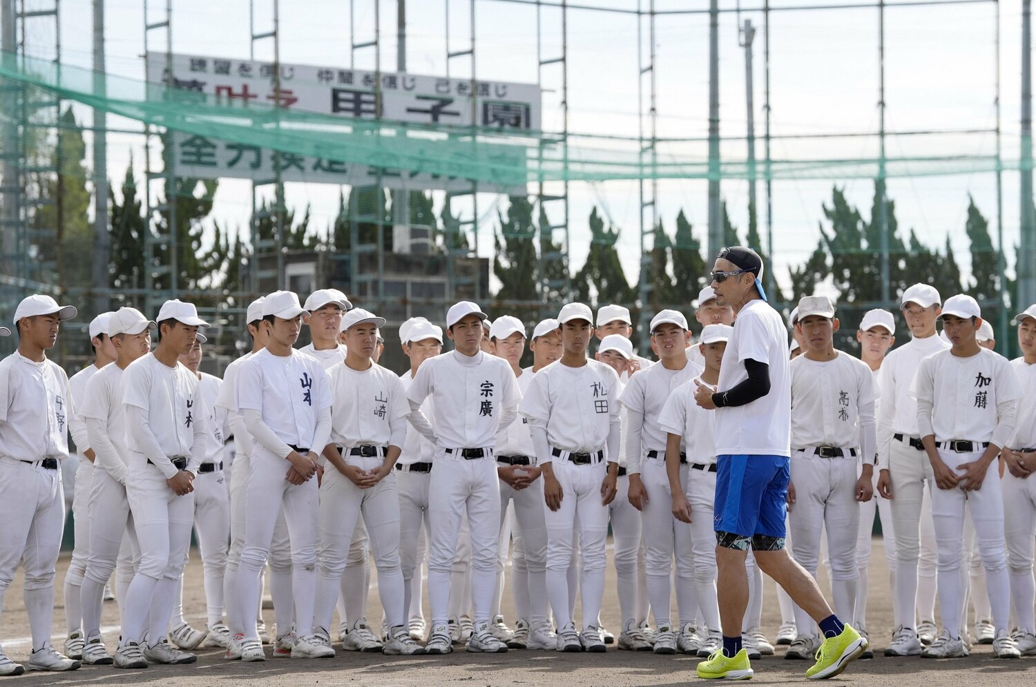 「大阪の公立校」でも「本気で甲子園を目指したい」…大冠高校が“米殿堂入り決定”イチロー氏に伝えた想い　レジェンドからの“まさかの反応”は？＜Number Web＞ photograph by JIJI PRESS