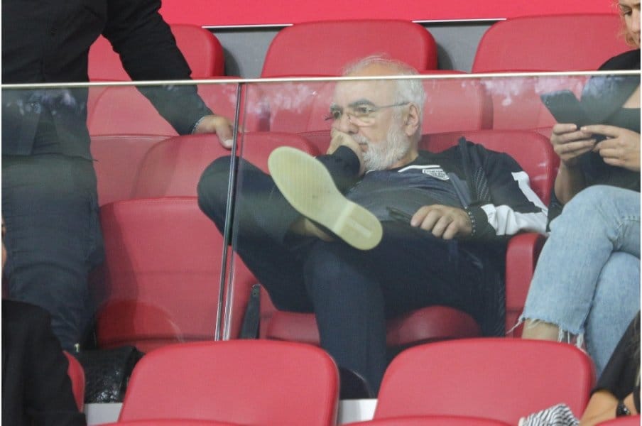 観戦中も怪しげなサビディス会長©Getty Images