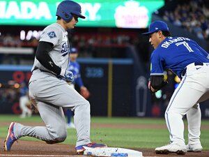 “NHKに映った”大谷翔平と岡本和真の談笑だけでなく…「メディア食堂に寿司、焼肉、天ぷら」「25歳ラッシングがHR量産」トロントWS再戦ウラ話