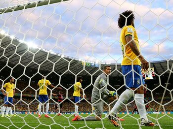 ドイツに声援を送ったブラジル人たち 歴史的大敗で傷ついた王国の 誇り 海外サッカー Number Web ナンバー