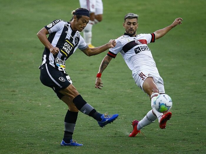 本田圭佑ポルトガル移籍の噂＆退団騒動を整理 「とっとと出てけ」の声を黙らせるためには…＜Number Web＞ photograph by Getty Images