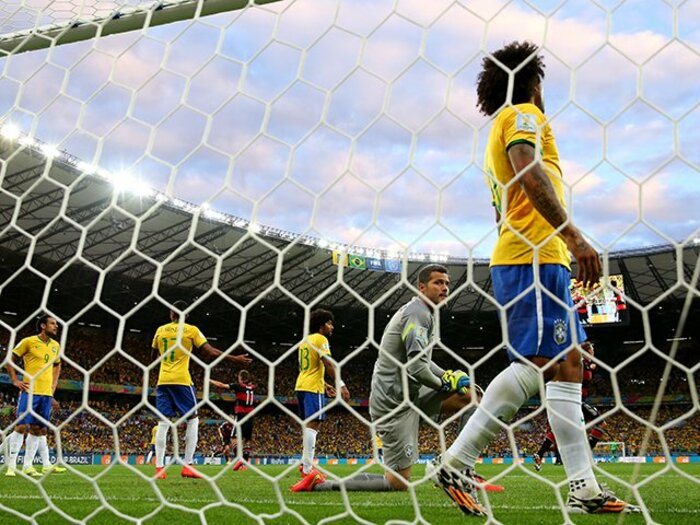ドイツに声援を送ったブラジル人たち。歴史的大敗で傷ついた王国の“誇り”。<Number Web> photograph by Getty Images