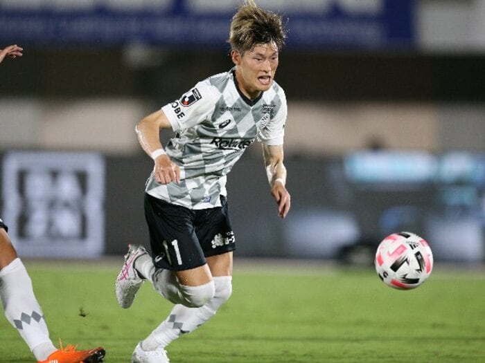 停滞気味のヴィッセル神戸を救うのは、実はアイデアマンの古橋亨梧かもしれない。＜Number Web＞ photograph by J.LEAGUE
